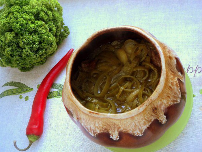 Свинина с апельсинами в горшочке