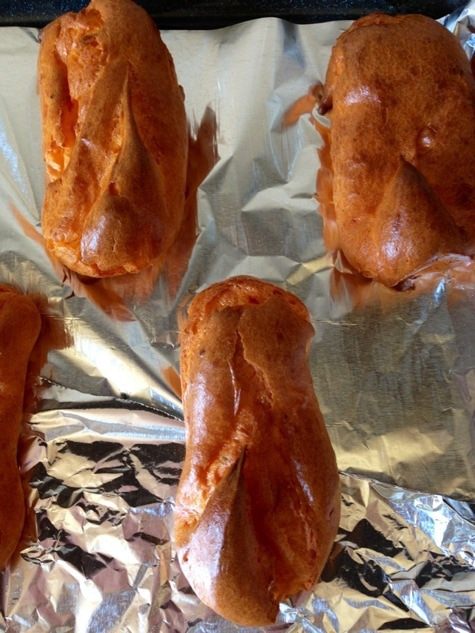 Закусочные томатные эклеры с кремом из моцареллы 