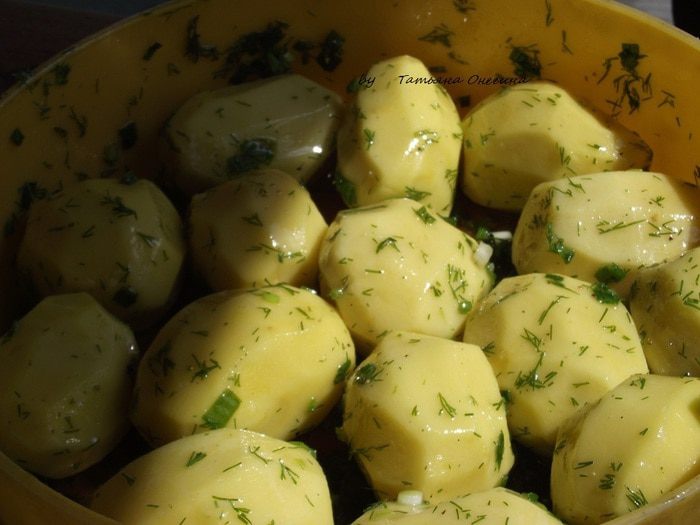 Молодой картофель в маринаде на мангале