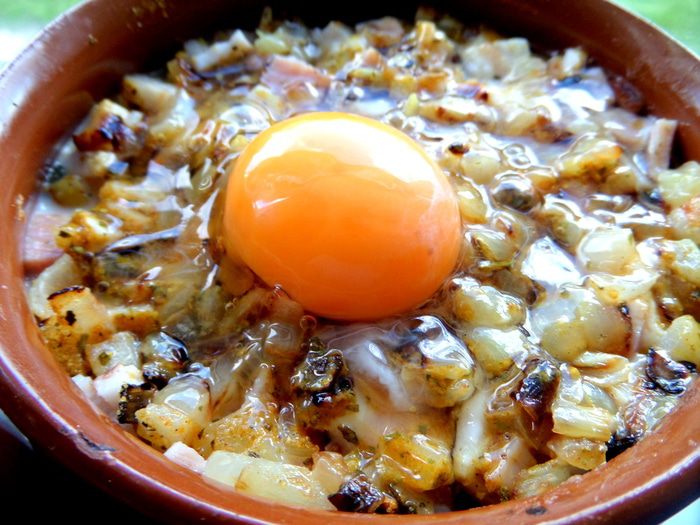 Грибное рагу в горшочках