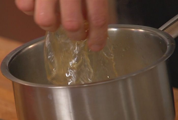 Малиновое желе с пузырьками