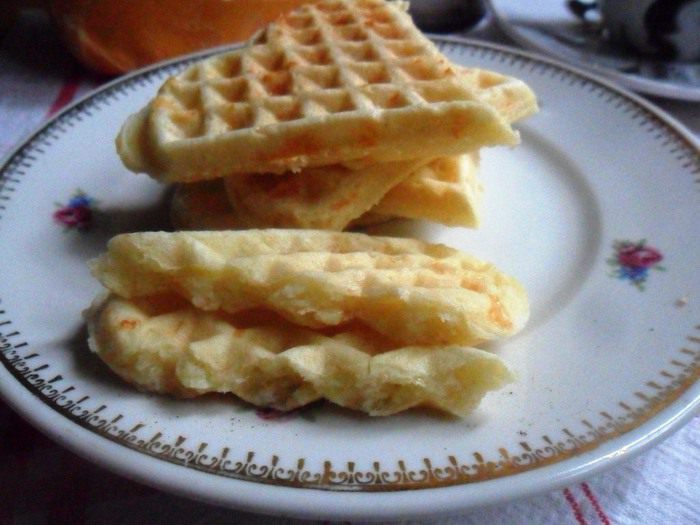 Сметанные вафли с сыром