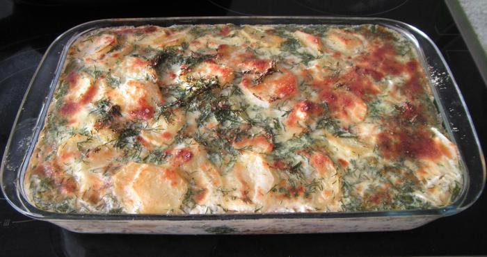 Треска, запеченная с картофелем и шпинатом