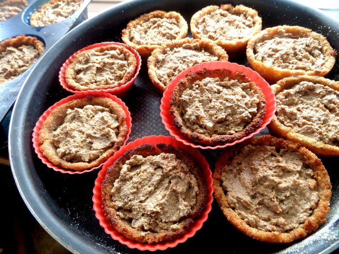 Хлебные корзиночки с паштетом из печени и сыра