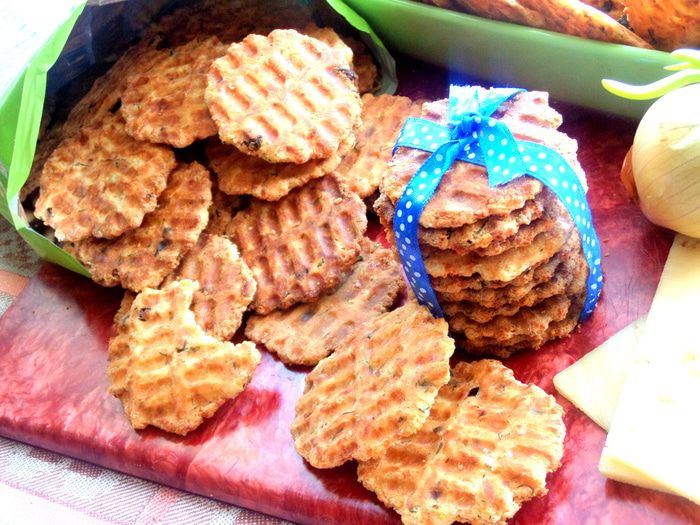 Сырные чипсы на вафельнице