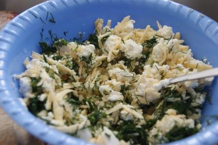 Быстрый пирог из лаваша с сыром и зеленью