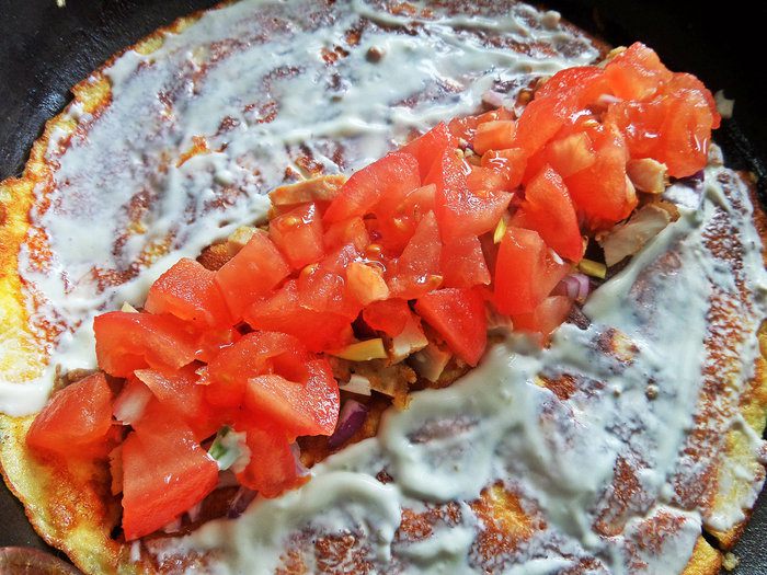 Омлетный рулет с начинкой