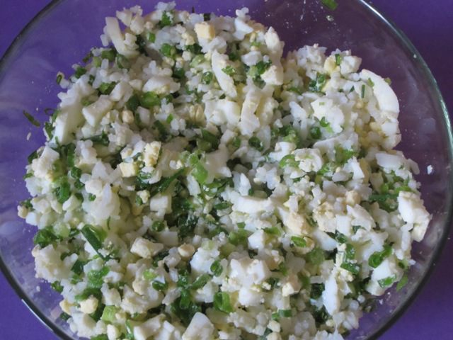 Пирог с яйцом, зеленым луком и рисом