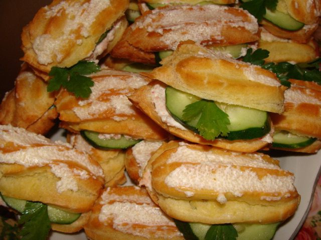 Закусочные эклеры с креветочным кремом