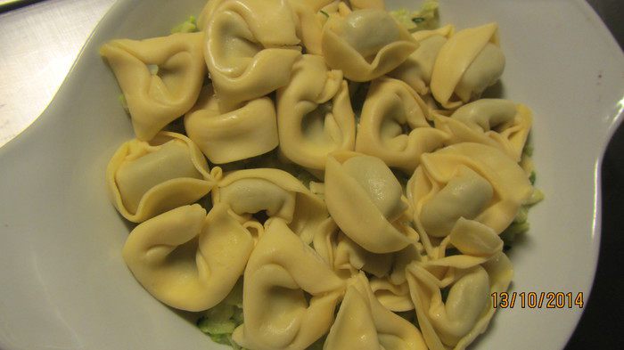 Запеканка из тортеллини или пельменей с цукини