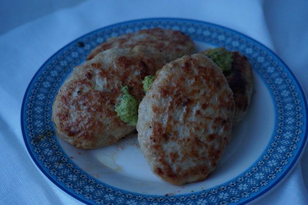 Куриные котлеты с сырной начинкой