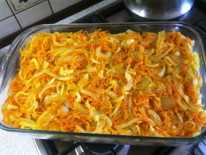 Кальмары, запеченные с картофелем под сырной корочкой