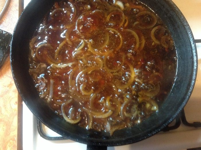 Курица в соусе с кремовой кашей