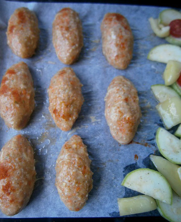 Котлеты с овощами, фаршированные помидорами