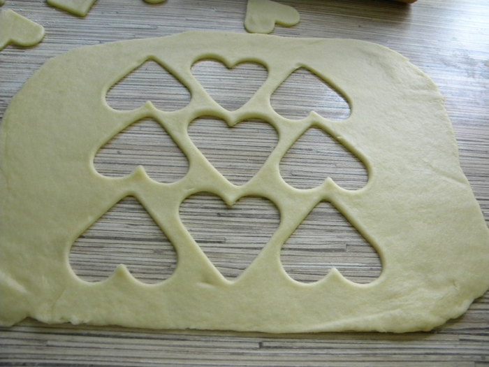 Масляный пирог с маринованной капустой