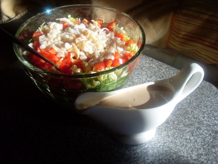 Салат с кальмарами и диетической заправкой