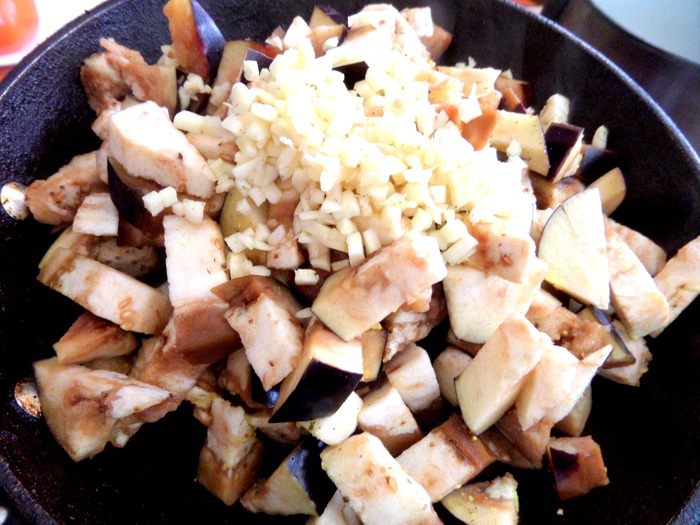 Фриттата из баклажанов с грибами