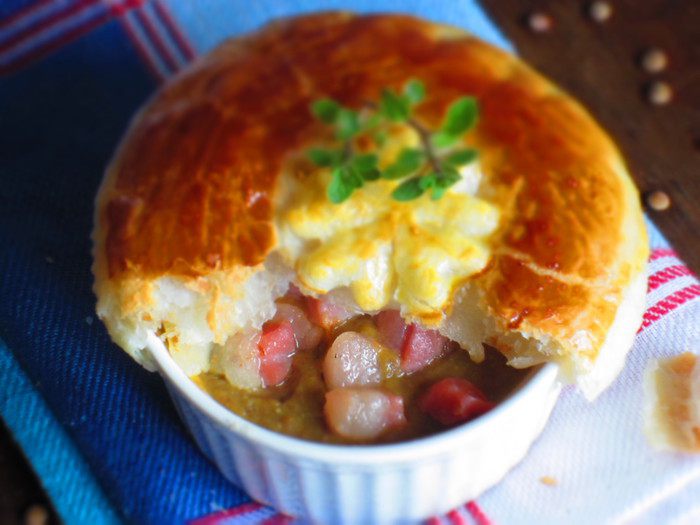 Суп-крем из чечевицы  под хрустящей корочкой