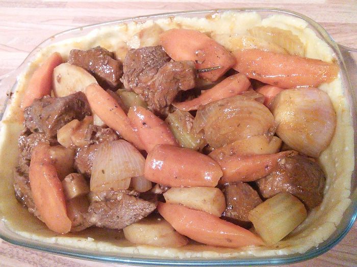 Зимний пай из телятины и корешковых овощей 