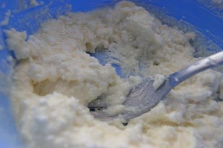 Панкейки творожные со смородиново-медовым соусом