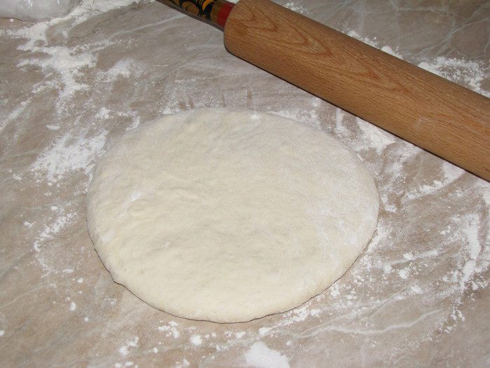 Открытый пирог с мясом, картофелем и цукини