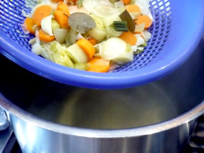 Пошированное филе ягненка под яблочно-карамельным соусом