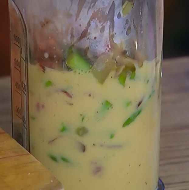 Спаржа с грибами и беконом под сырной корочкой