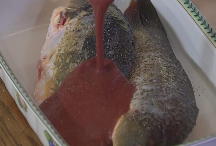 Карп, томленный в красном вине