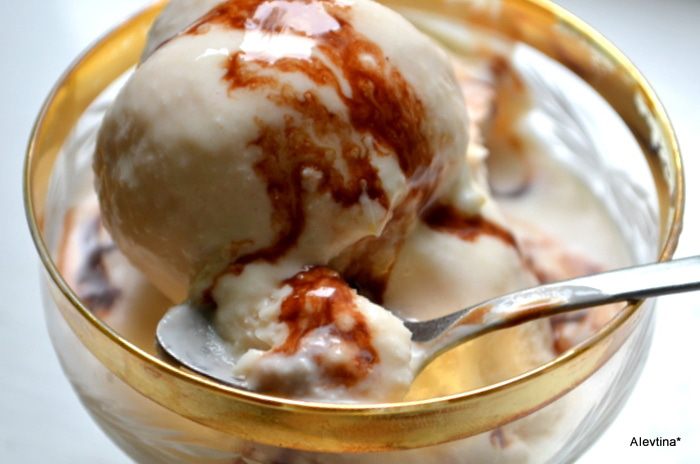 Ванильное мороженое в старом стиле