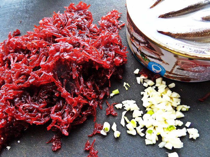 Свекольный гарнир с килечкой