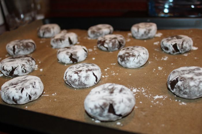 Шоколадные пряники с трещинками