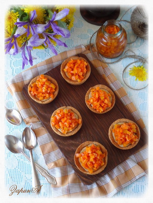 Корзинки из цельнозерновой муки с морковными цукатами