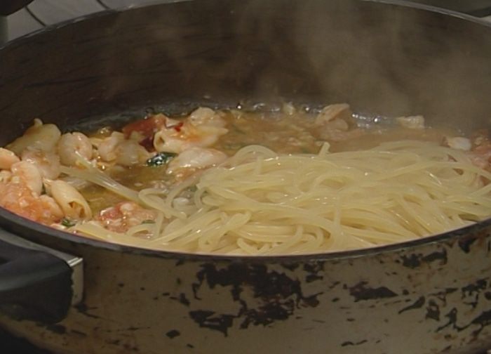 Спагетти в рыбном соусе 