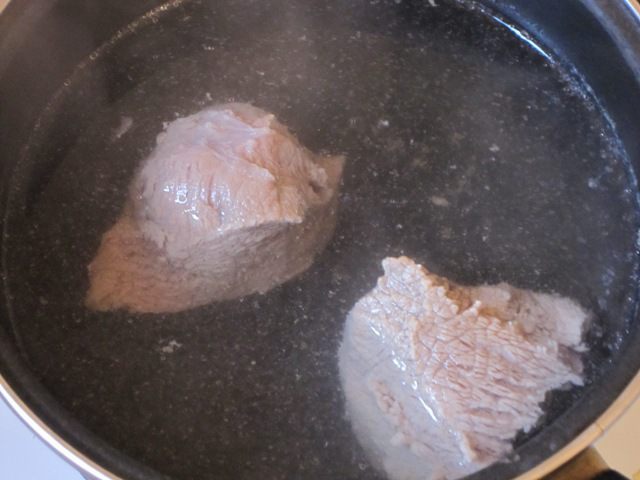 Мясной слоеный салат