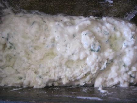 Хлеб на пиве с сыром и укропом