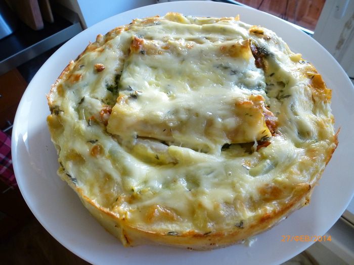 Пирог из каннеллони с мясом и шпинатом