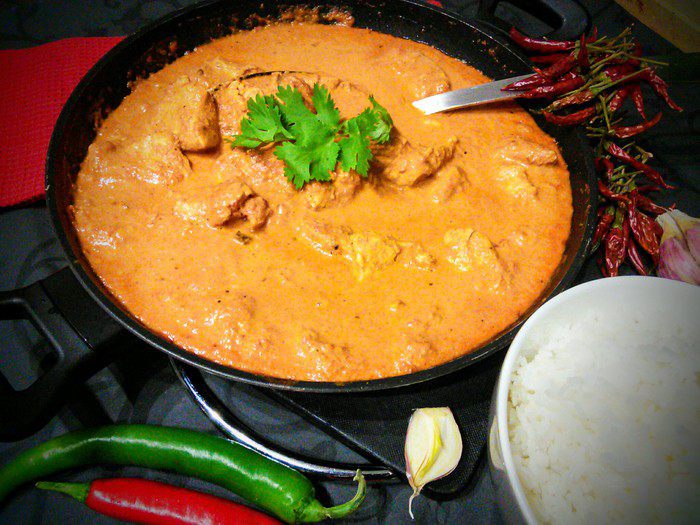 Курица в пряном томатно-сливочном соусе (Murgh Makhani) 