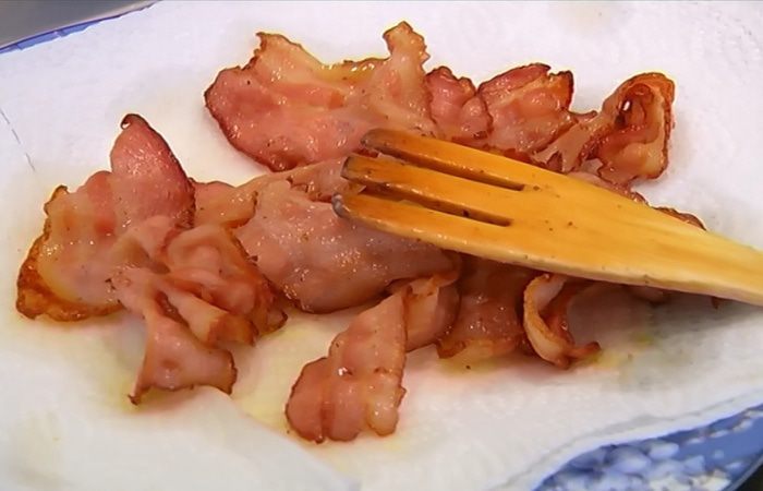 Кролик с яблоками, тушенный в вине