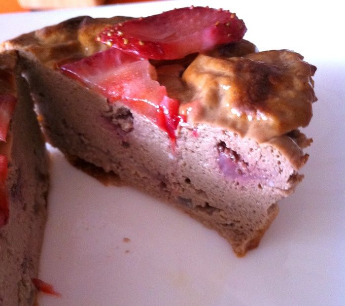 Шоколадный чизкейк с клубникой