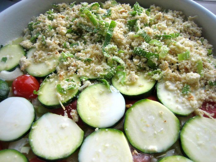 Овощи под сырной крошкой