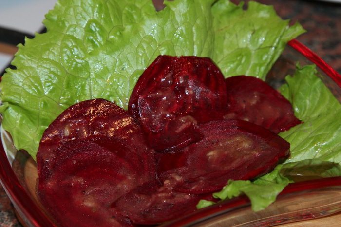 Овощной салат с маринованной свеклой