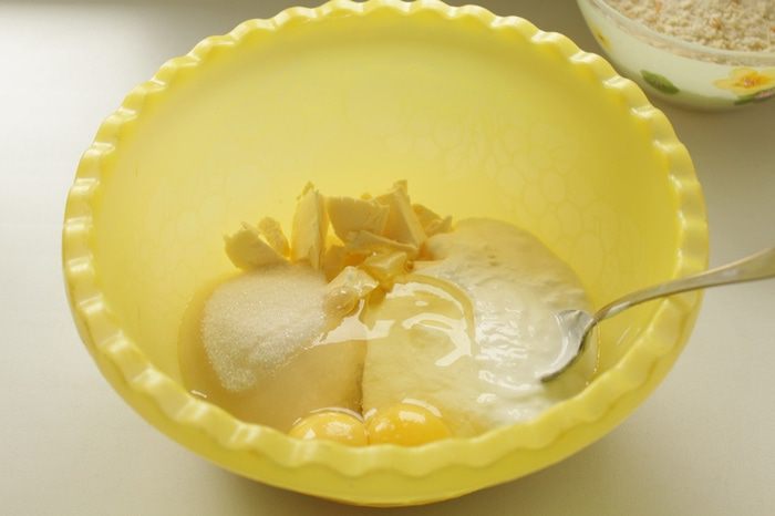 Кекс с брусникой и лимонным штрейзелем