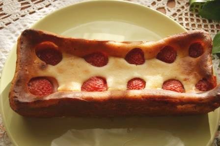 Творожный пирог с лимоном и клубникой 