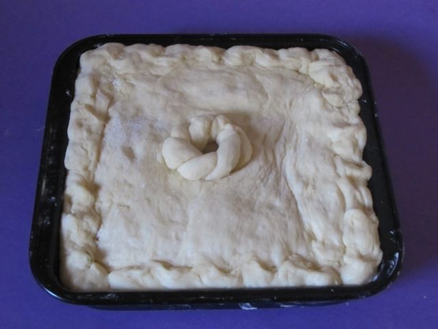 Пирог с яйцом, зеленым луком и рисом