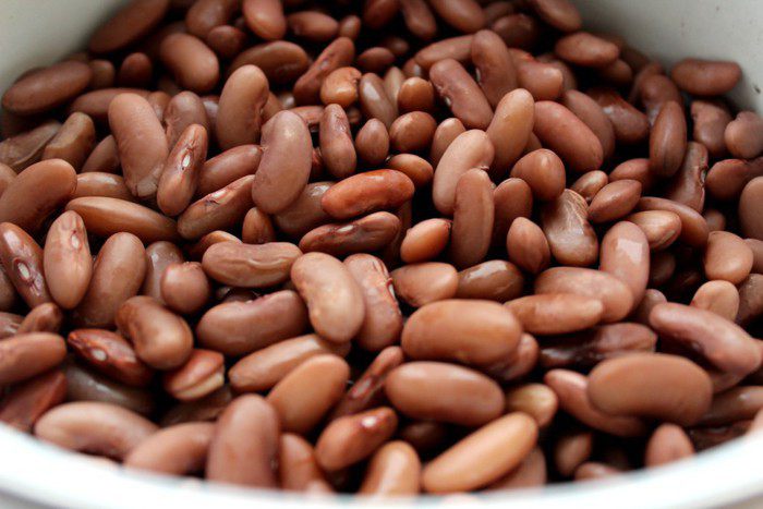 Рагу из курицы с фасолью и запеченным чесноком