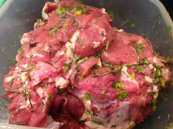 Баранина, запеченная с травами