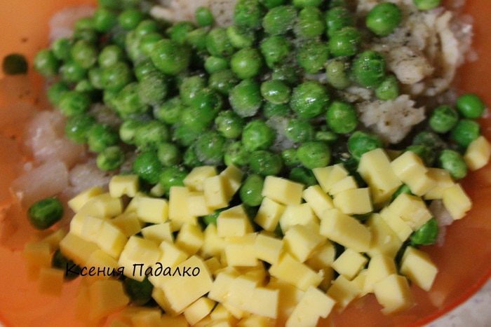 Котлеты из судака с зеленым горошком