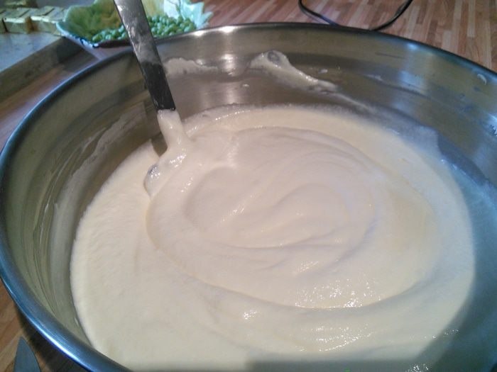 Кремовый чизкейк с клубничным соусом