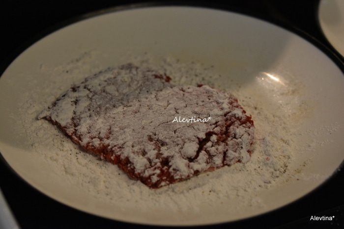 Говядина под сырным соусом