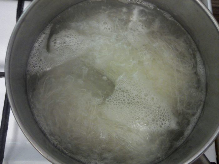 Фунчоза по-корейски с омлетом